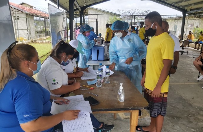 Privados de libertad de Bocas del Toro reciben vacuna contra la Covid-19