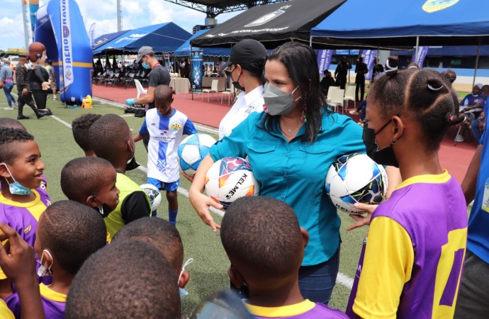 Más de 1,500 niños de Colón combatirán la violencia con juegos de fútbol