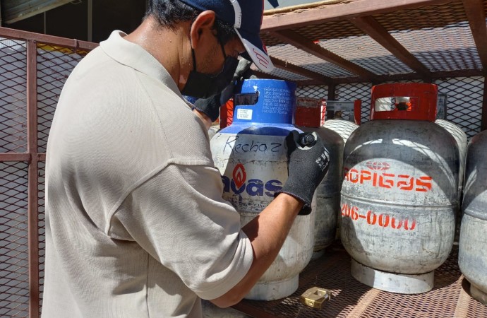 Regionales de Acodeco detectan irregularidades en el contenido neto del gas