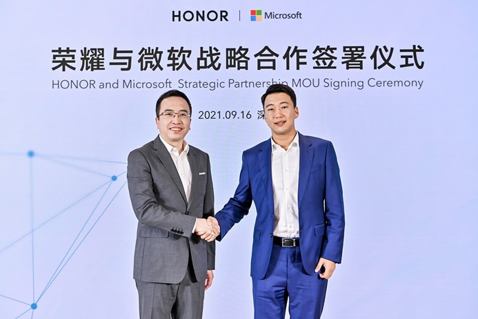 George Zhao, director general de Honor Device Co., Ltd. | Hou Yang, vicepresidente corporativo, director y CEO de Microsoft GCR