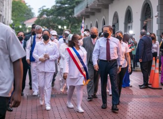 Enfermeras que vinieron en marcha a la Presidencia de la República fueron recibidas por el presidente Cortizo Cohen