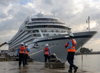 Crucero Viking Star realiza atraque en la Terminal de Cruceros de Panamá