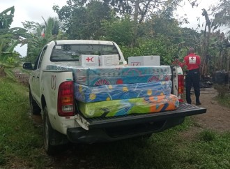 Autoridades atienden a familia afectada por incendio No. 14 de este año en Bocas del Toro