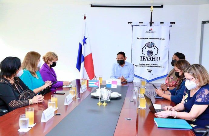 Se lleva a cabo importante reunión entre la viceministra de Educación de Cuba y las autoridades del Ifarhu