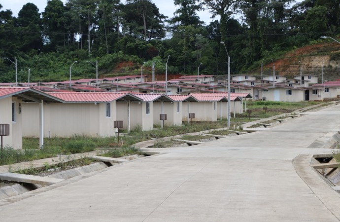 Gobierno beneficia a 45 familias con viviendas completas, mejoras y asignaciones de lotes en Bocas del Toro
