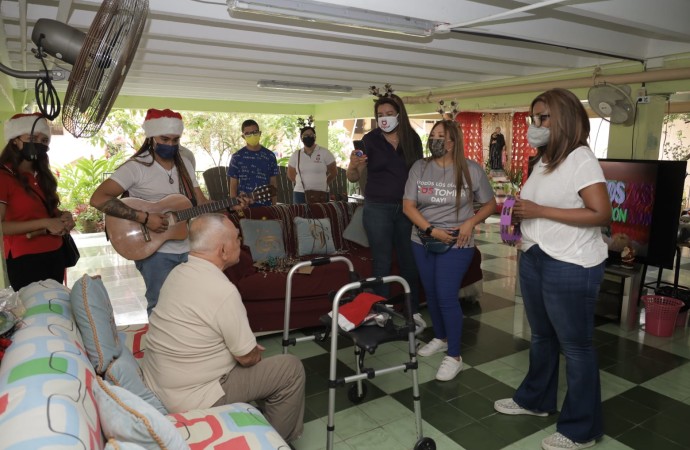 Digicel compartió jornada navideña con abuelos del Hogar Bolívar