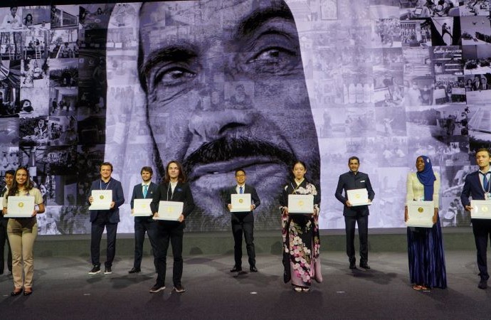 Mohammed bin Rashid distingue a los 10 ganadores del Premio Zayed a la Sustentabilidad 2022