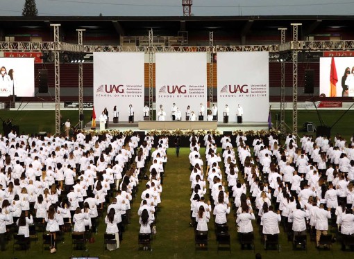 UAG da bienvenida a cientos de alumnos extranjeros de Medicina