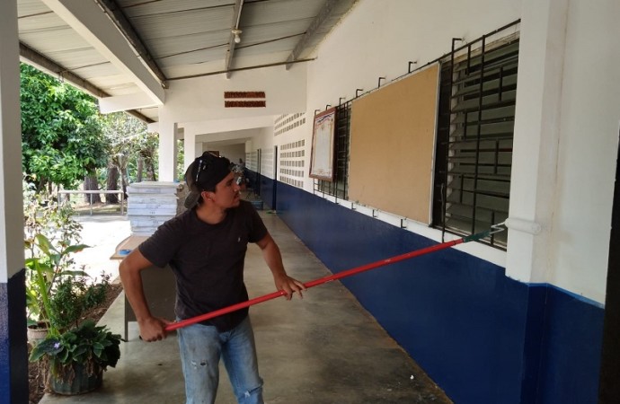 Cuadrilla del Miviot adecúan dos centros educativos para inicio del año escolar en Pesé