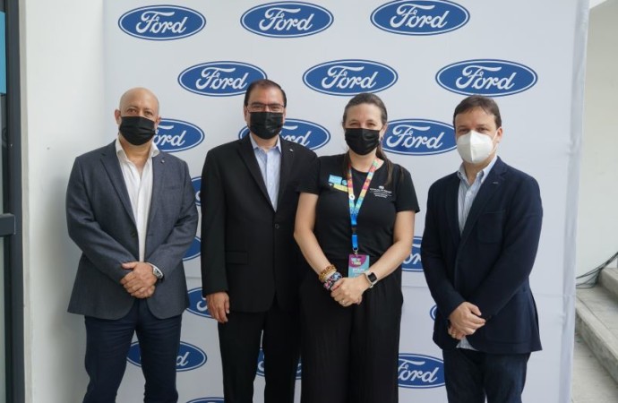 Ford promueve el desarrollo sostenible de Panamá a través de Innova-Nation Summer Steam Camp