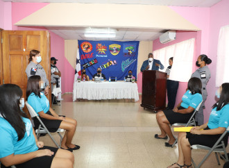 Jóvenes de Residencia Femenina se gradúan del programa de Entrenamiento en Resistencia