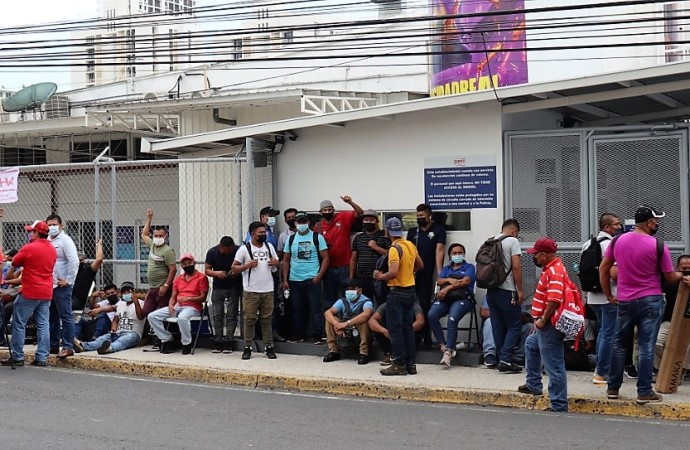 Trabajadores de Bimbo de Panamá cumplen primer día de huelga