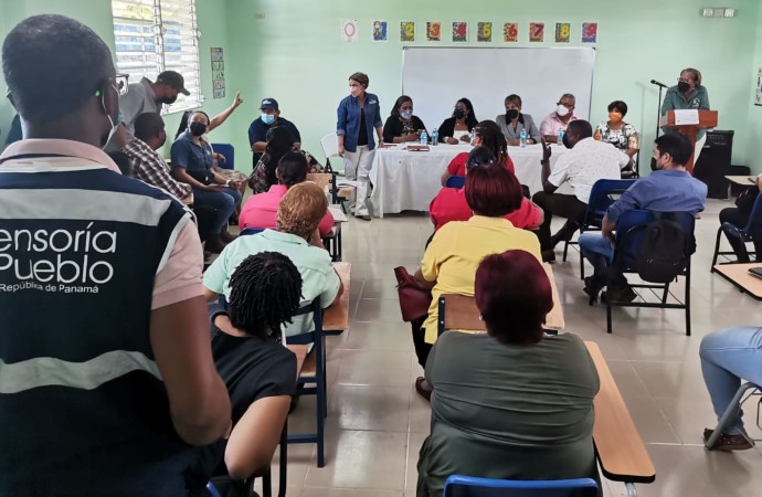 MEDUCA atiende a comunidad educativa de escuelas de Colón