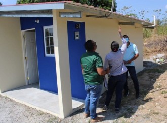 Reportan avance del 29% la construcción de 422 viviendas en Chame y San Carlos