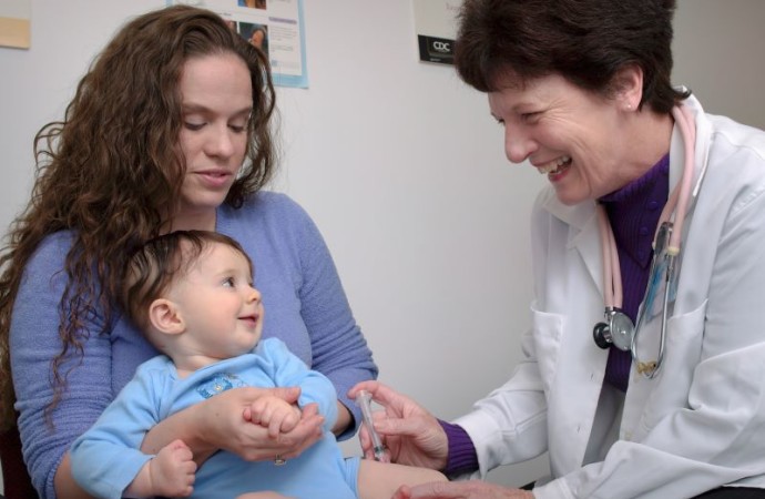 Conoce estas 5 ventajas de vacunar a los niños durante sus primeros años de vida