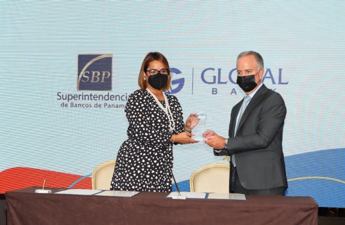 Global Bank firma convenio con la Superintendencia de Bancos de Panamá para impulsar la educación financiera