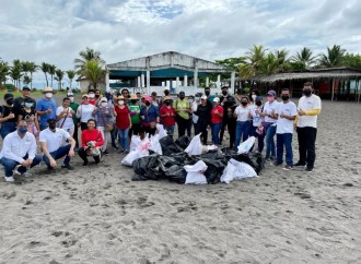 Recolectan una tonelada de basura en jornada de limpieza en Playa La Barqueta