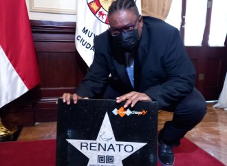 Renato recibe las llaves de la ciudad y es declarado huésped de honor del distrito de Panamá