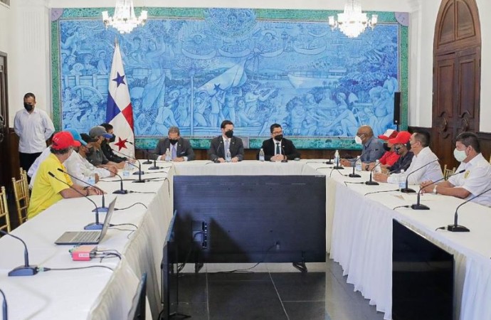 Comisión recibe en la Presidencia a Organizaciones Sindicales del país