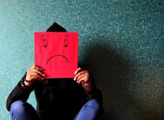 Expertos de Mayo Clinic explican las diferencias entre la depresión en adultos y en adolescentes