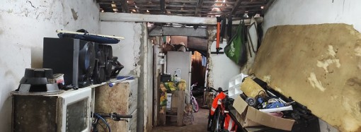 Autoridades atienden familia afectada por desplome de pared en Chitré
