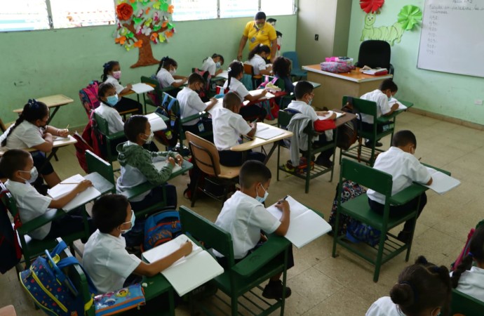 Docentes de la escuela Bilingüe El Tecal continúan impartiendo clases