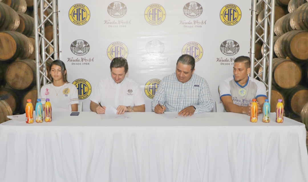 Renovación de patrocinio con el Herrera F.C. y firma acuerdo de patrocinio por primera vez con el equipo femenino
