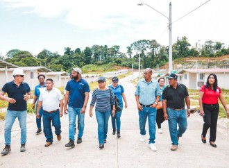 Autoridades del Miviot inspeccionan construcción de proyectos urbanísticos en Isla Colón y Bastimento