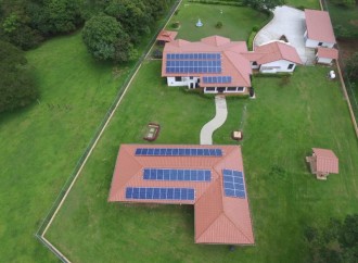 La Casa de las Baterías y la Caja de Ahorros firman acuerdo para promover uso de energía solar