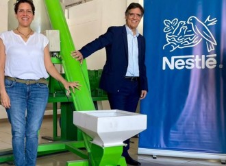 Fundación Botellas de Amor y Nestlé inauguran la primera planta recicladora de plástico en Panamá