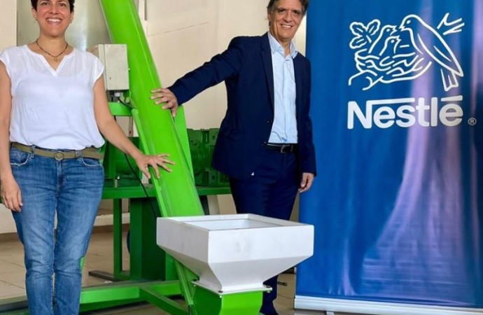 Fundación Botellas de Amor y Nestlé inauguran la primera planta recicladora de plástico en Panamá