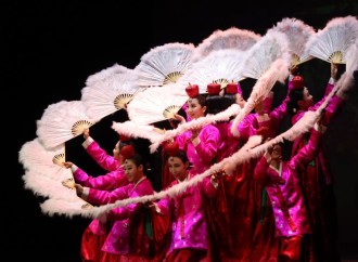 Celebración de gala con la muestra de danza coreana