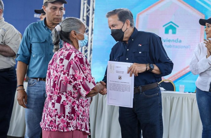 Presidente Cortizo Cohen entrega beneficios a residentes de Chepo por B/. 4.9 millones