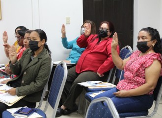 Funcionarios del Meduca participan en seminario sobre lengua de señas panameñas