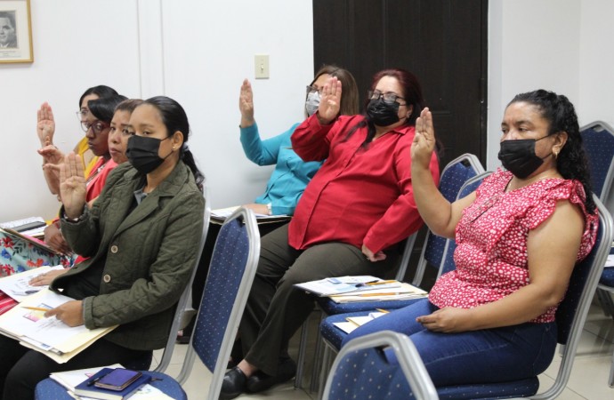 Funcionarios del Meduca participan en seminario sobre lengua de señas panameñas