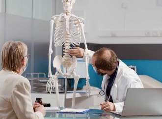 Academicas de la UAG hablan sobre cómo prevenir la osteoporosis