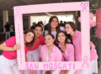 Club estudiantil de la Autónoma de Guadalajara concientiza sobre el cáncer de mama