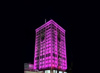 Caja de Ahorros se viste de rosado en conmemoración del mes de la lucha contra el cáncer