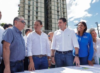 Vicepresidente Carrizo Jaén entrega orden de inicio para el programa Recuperando los Espacios Deportivos en los barrios