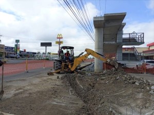 MOP: Avanzan trabajos de construcción de vigaductos y paneles de control en el puente peatonal vía Interamericana – Penonomé