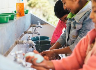 Kimberly-Clark promueve más acceso a saneamiento básico e higiene a través del programa Baños Cambian Vidas