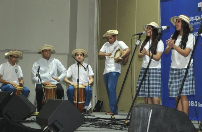 Más de 265 estudiantes resaltan la cultura y tradiciones panameñas a través del Concurso Nacional de la Voz y el Canto Folclórico