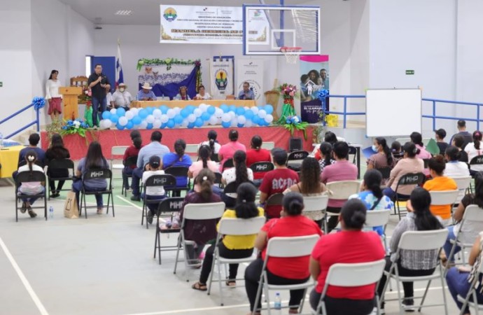 Padres de familia participan en encuentro regional en Veraguas