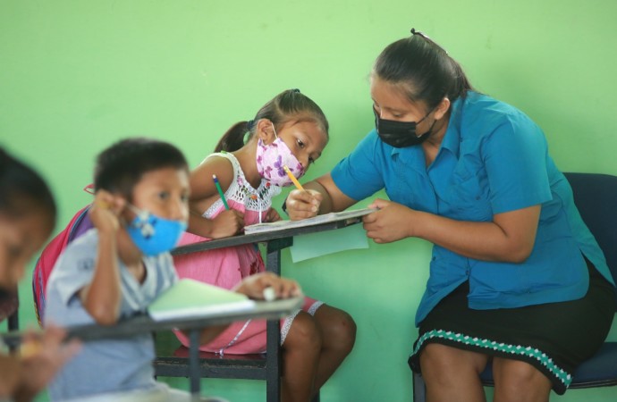 Ministerio de Educación celebra junto  a los docentes panameños el Día del Maestro