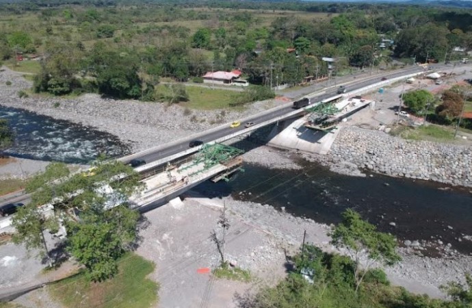 Culminan trabajos de subestructura del puente vehicular Gemelo sobre el Río Chico Lado Sur