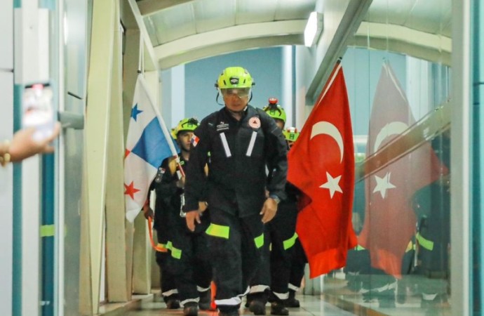 Llegan a suelo patrio los rescatistas de la Fuerza de Tarea Conjunta que brindaron apoyo en Turquía