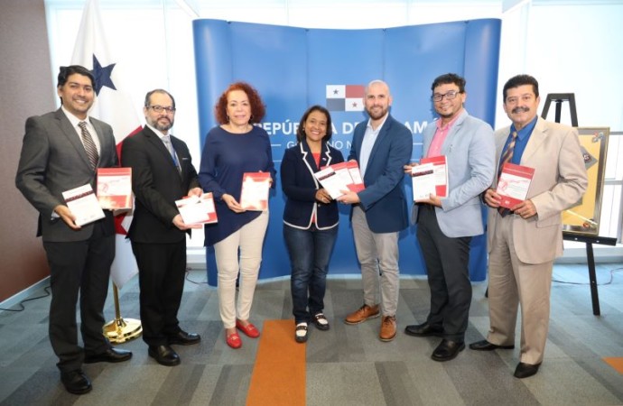 ASDAP dona colección de libros al Ministerio de Cultura de Panamá