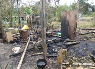 Miviot levanta expediente a familia afectada por incendio en Río Indio