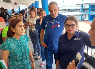 Autoridades del Meduca evalúan condiciones de la escuela Elena Ch. de Pinate