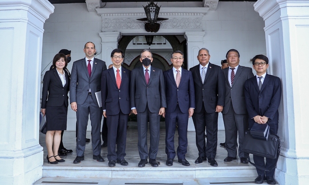 Presidente Cortizo Cohen recibe visita de miembros de la Asociación de Dueños de Armadores de Buques de Japón 